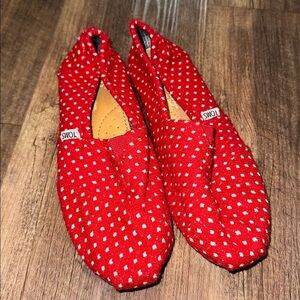 Red & White Polka Dot Classic TOMS size‎ 7
